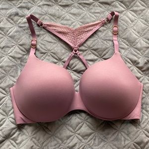 INCREDIBLE BY VICTORIA’S SECRET
Lightly-Lined Demi Bra